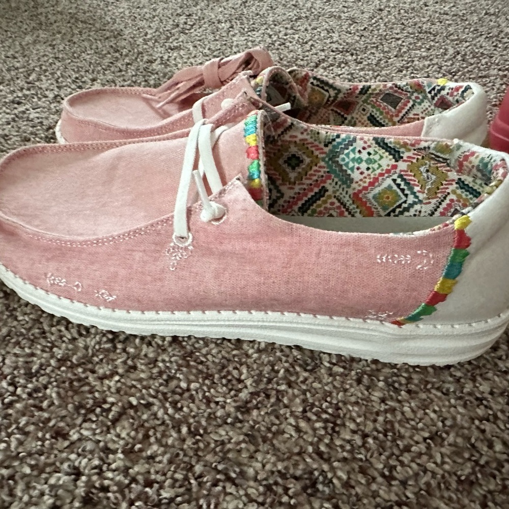 NWT pink hey dudes women’s 11